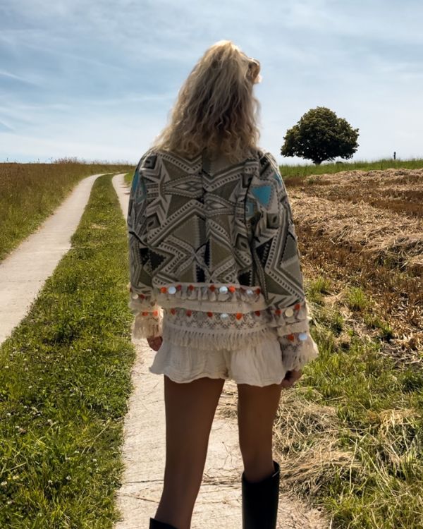 Stillvolle Damen Boho Jacke mi Fransen und Hippie Details 