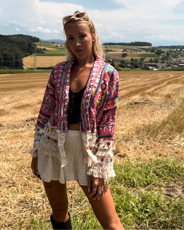 Pinke Boho Hippie Jacke mit Ethno Muster und Fransen