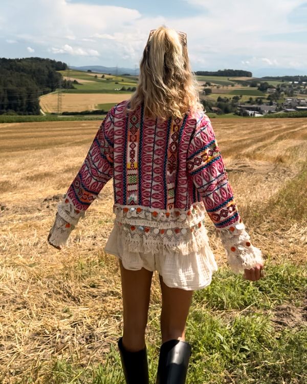 Boho Hippie Jacke mit Ethno Muster in farbig Pink und Fransen Details 