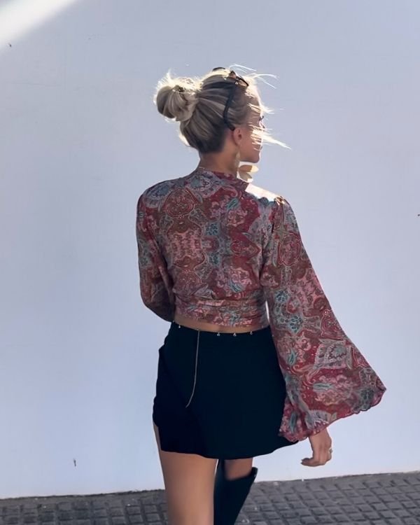 Paisley Boho Bluse aus Poly Seide mit weiten Trompetenärmel 