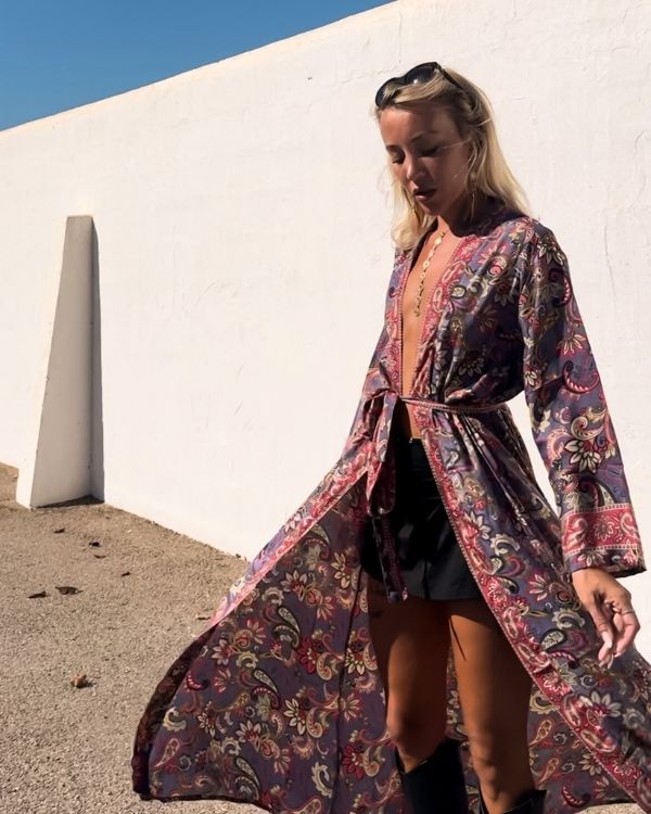 Sommerlicher Festival Boho Kimono aus Poly Seide mit schönen Mustern 