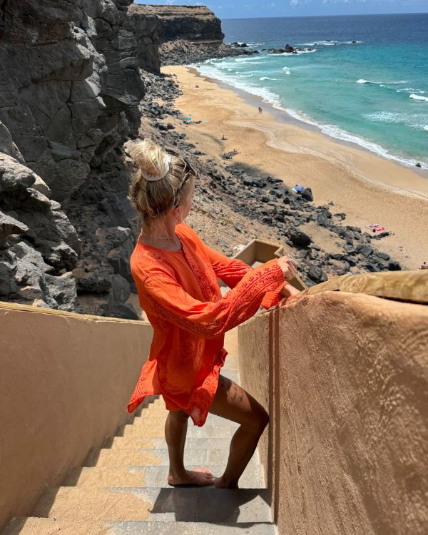 Boho Fashion Kurta Shirt in orange mit roten Indischen Zeichen Symbolen 