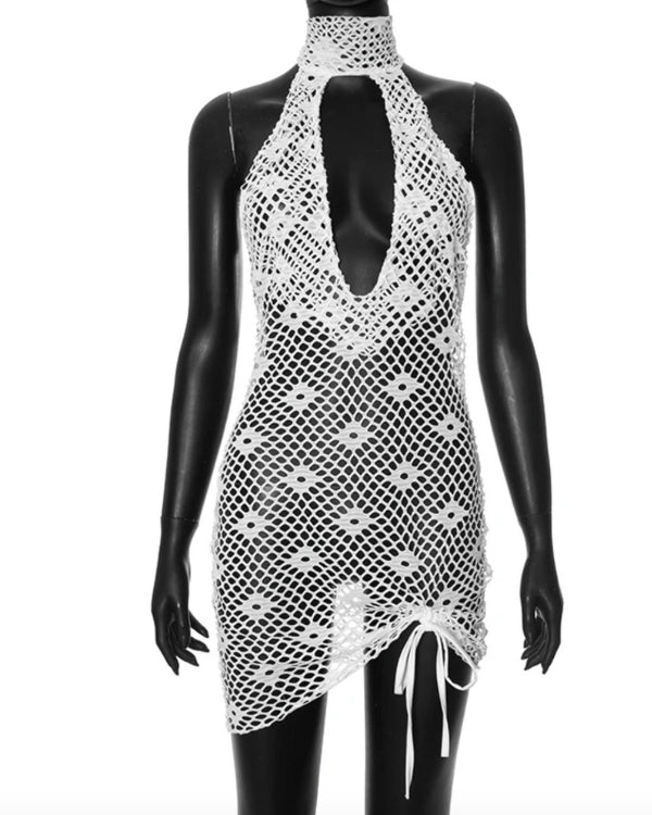 weisses Netzkleid mit Ausschnitt, Neckholder Kragen und offenem Rücken - Kurzes Strandkleid in weiss