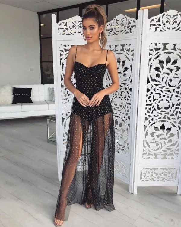 Langes Mesh Kleid in schwarz mit Spaghetti Traeger und Ausschnitt 