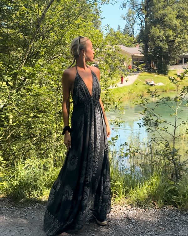 schwarzes Boho Damen Kleid mit Om Motiven und Indischen Zeichen 