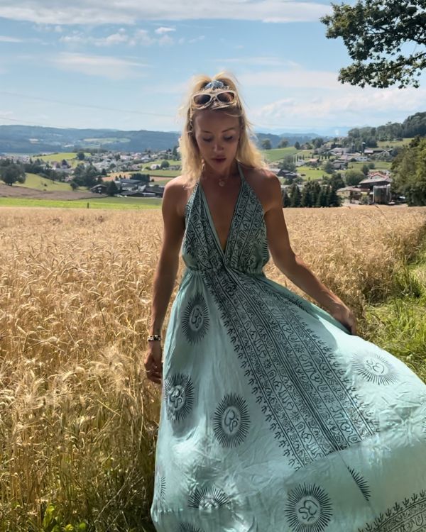 langes Damen Om Kleid in türkis mit offenem Rücken - Sommerkleider 