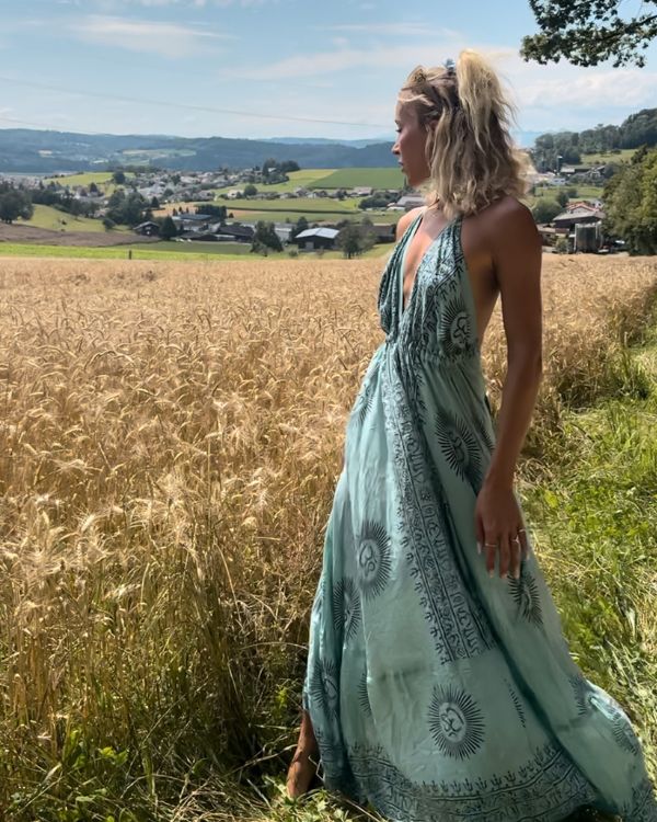 langes Damen Sommerkleid in türkis mit offenem Rücken