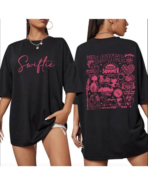 Modisches „Swiftie Summer Lover“ T-Shirt für den Sommer - schwarzes Damen T-Shirt mit pinkem Aufdruck 